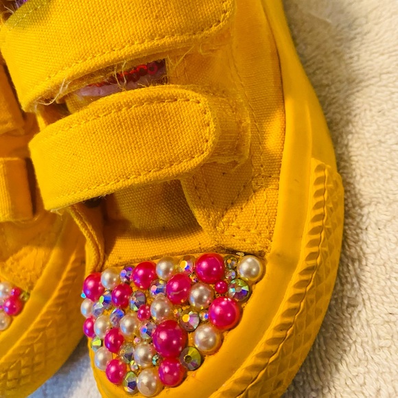 OCOEE toddler girls sneakers size 27 - Shiny Pearl Accents - Unique - box 57 - Picture 3 of 5